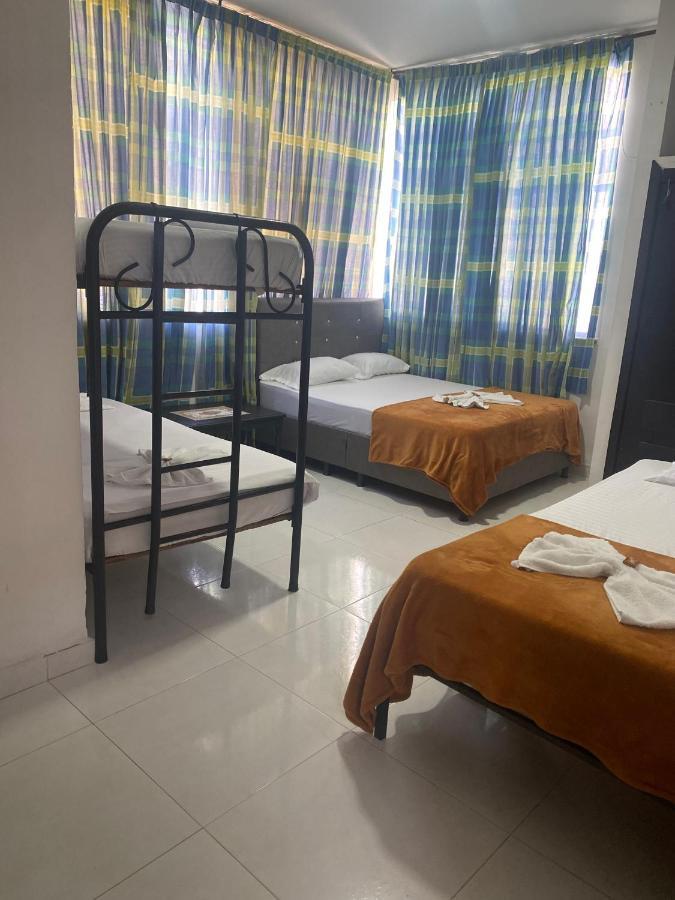 Hotel Colonial Plaza Букараманга Екстериор снимка