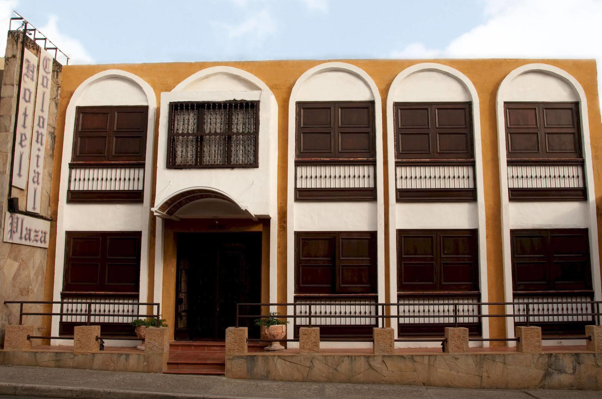 Hotel Colonial Plaza Букараманга Екстериор снимка