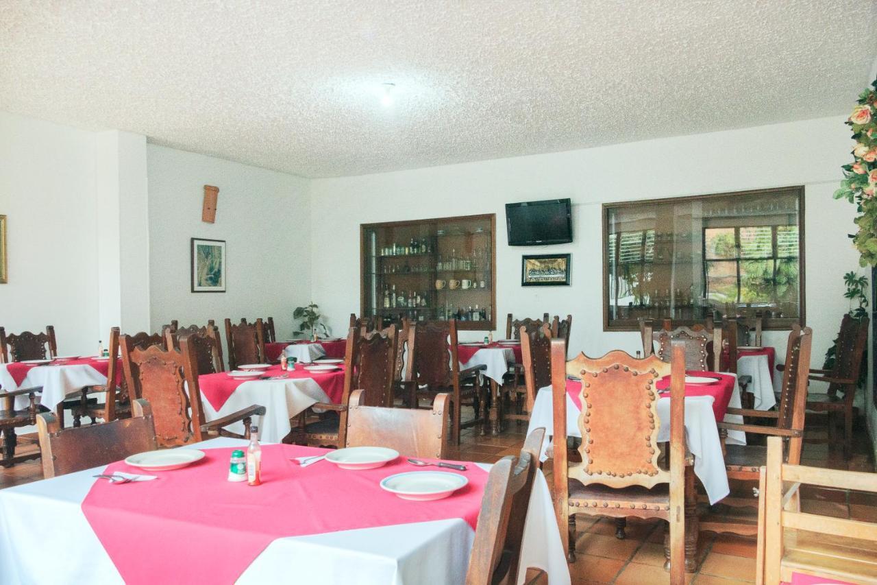 Hotel Colonial Plaza Букараманга Екстериор снимка