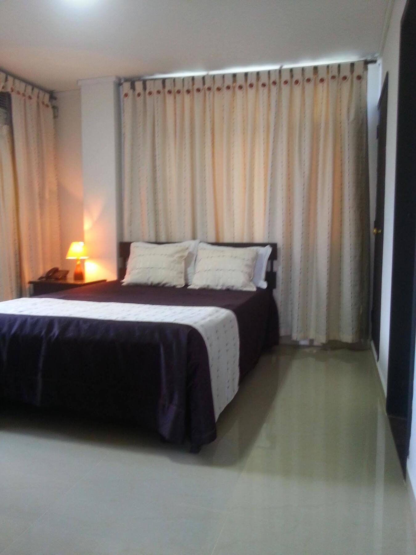 Hotel Colonial Plaza Букараманга Екстериор снимка